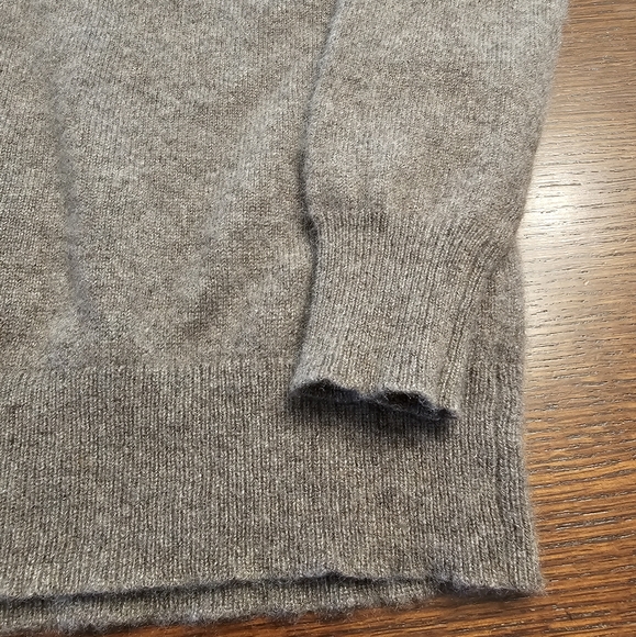 C by Bloomindale's 2 Ply 100% Cashmere Sweater Medium - Picture 7 of 9